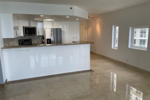 Copropriété à louer à Surfside, Floride: 2 chambres, 132.85 m2 № 2241519 - photo 14