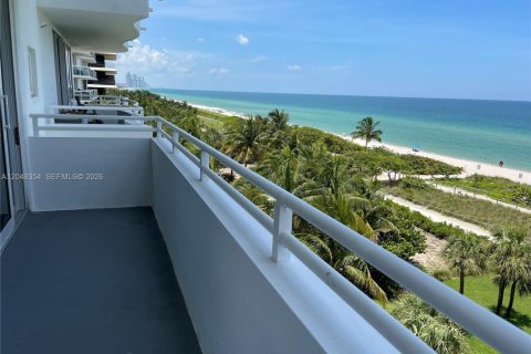 Copropriété à louer à Surfside, Floride: 2 chambres, 132.85 m2 № 2241519 - photo 30