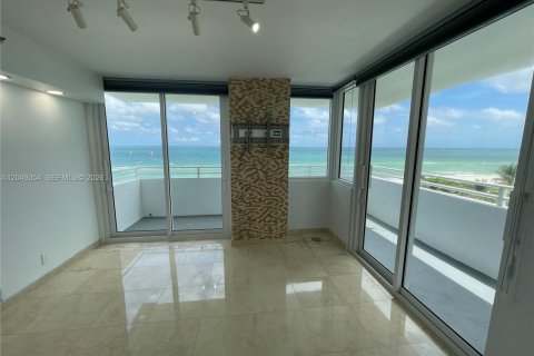 Copropriété à louer à Surfside, Floride: 2 chambres, 132.85 m2 № 2241519 - photo 17