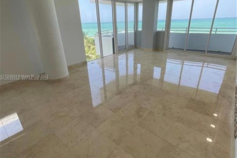Copropriété à louer à Surfside, Floride: 2 chambres, 132.85 m2 № 2241519 - photo 4
