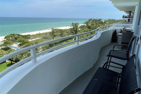 Copropriété à louer à Surfside, Floride: 2 chambres, 132.85 m2 № 2241519 - photo 26