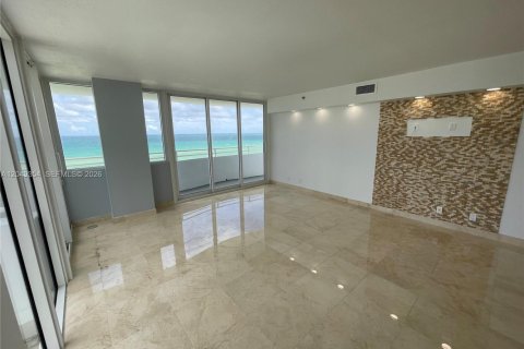 Copropriété à louer à Surfside, Floride: 2 chambres, 132.85 m2 № 2241519 - photo 7