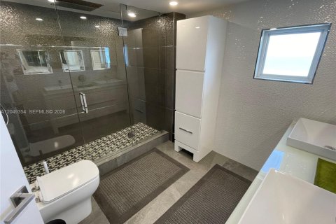 Copropriété à louer à Surfside, Floride: 2 chambres, 132.85 m2 № 2241519 - photo 23