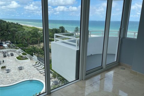 Copropriété à louer à Surfside, Floride: 2 chambres, 132.85 m2 № 2241519 - photo 5