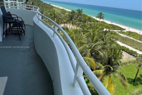 Copropriété à louer à Surfside, Floride: 2 chambres, 132.85 m2 № 2241519 - photo 25