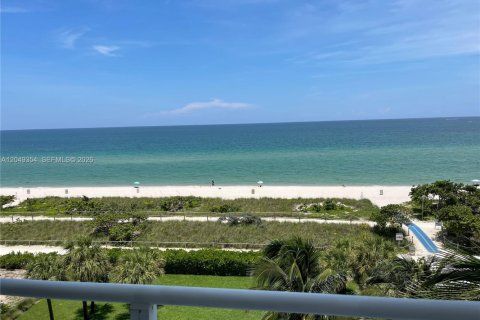 Condo à Surfside, Floride, 2 chambres  № 2241519