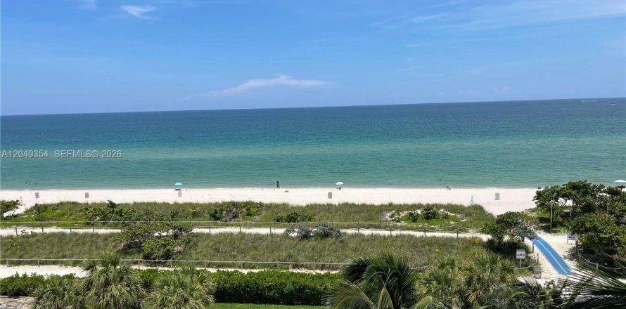 Condo à Surfside, Floride, 2 chambres № 2241519