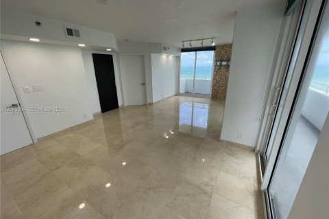 Copropriété à louer à Surfside, Floride: 2 chambres, 132.85 m2 № 2241519 - photo 18
