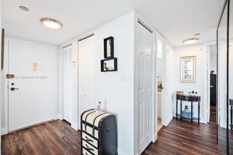 Купить кондоминиум в Пемброк-Пайнс, Флорида 2 спальни, 104.05м2, № 2012984 - фото 10