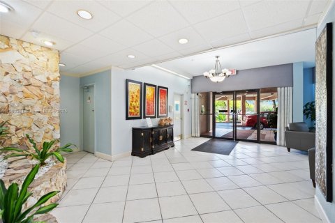 Купить кондоминиум в Пемброк-Пайнс, Флорида 2 спальни, 104.05м2, № 2012984 - фото 29