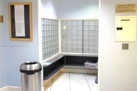 Купить кондоминиум в Пемброк-Пайнс, Флорида 2 спальни, 104.05м2, № 2012984 - фото 24