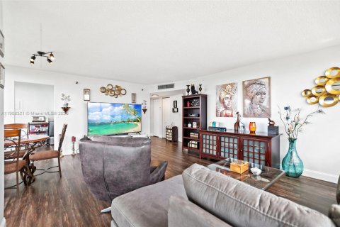 Купить кондоминиум в Пемброк-Пайнс, Флорида 2 спальни, 104.05м2, № 2012984 - фото 9