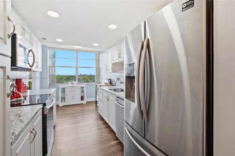 Купить кондоминиум в Пемброк-Пайнс, Флорида 2 спальни, 104.05м2, № 2012984 - фото 5