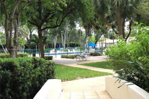 Купить кондоминиум в Пемброк-Пайнс, Флорида 2 спальни, 104.05м2, № 2012984 - фото 30