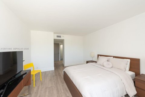 Copropriété à vendre à Sunny Isles Beach, Floride: 1 chambre, 92.07 m2 № 2075193 - photo 11