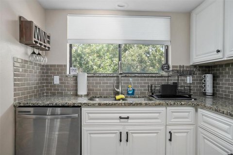 Condo in New Smyrna Beach, Florida, 1 bedroom  № 1801838 - photo 9