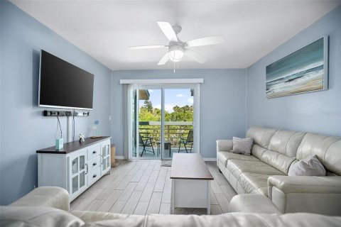 Condo in New Smyrna Beach, Florida, 1 bedroom  № 1801838 - photo 4