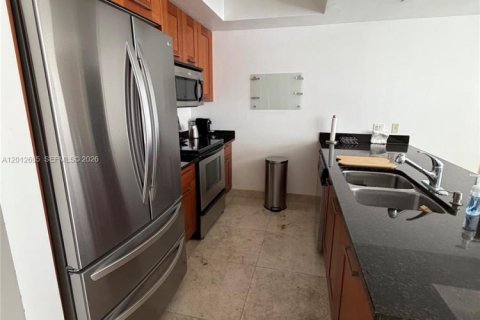 Condo in Coral Gables, Florida, 2 bedrooms № 2076485 - photo 10