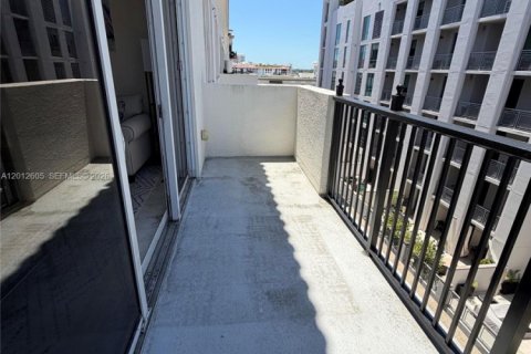 Condo in Coral Gables, Florida, 2 bedrooms № 2076485 - photo 12