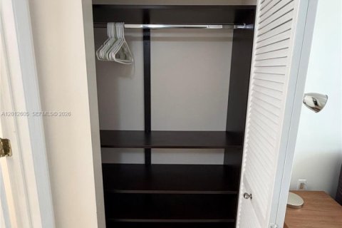 Condo in Coral Gables, Florida, 2 bedrooms № 2076485 - photo 24