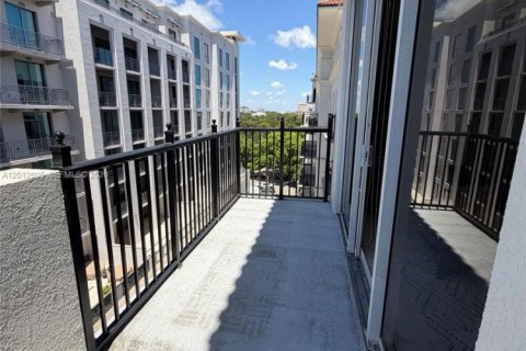 Condo in Coral Gables, Florida, 2 bedrooms № 2076485 - photo 13