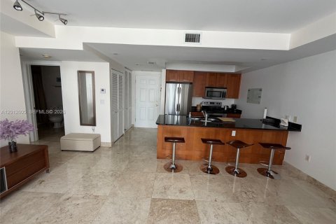 Condo in Coral Gables, Florida, 2 bedrooms № 2076485 - photo 9