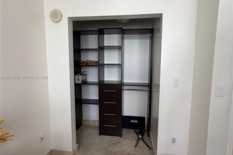 Condo in Coral Gables, Florida, 2 bedrooms № 2076485 - photo 27