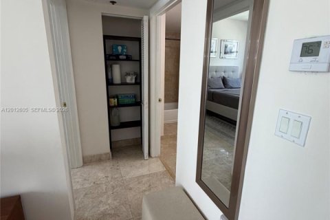 Condo in Coral Gables, Florida, 2 bedrooms № 2076485 - photo 28