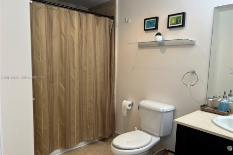 Condo in Coral Gables, Florida, 2 bedrooms № 2076485 - photo 18