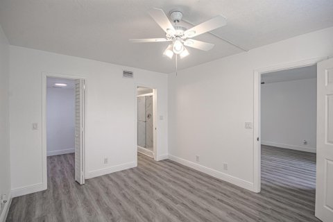 Condo in Lake Worth, Florida, 2 bedrooms  № 2187601 - photo 7