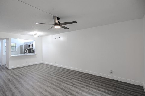 Condo in Lake Worth, Florida, 2 bedrooms  № 2187601 - photo 15