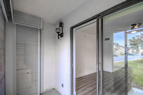 Condo in Lake Worth, Florida, 2 bedrooms  № 2187601 - photo 18