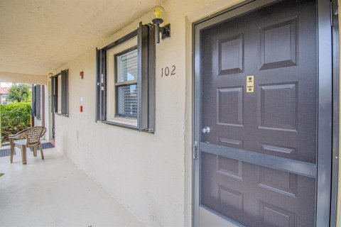 Condo in Lake Worth, Florida, 2 bedrooms  № 2187601 - photo 24