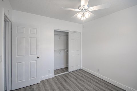 Condo in Lake Worth, Florida, 2 bedrooms  № 2187601 - photo 13