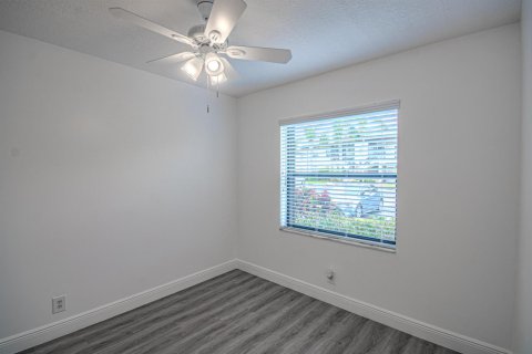 Condo in Lake Worth, Florida, 2 bedrooms  № 2187601 - photo 12