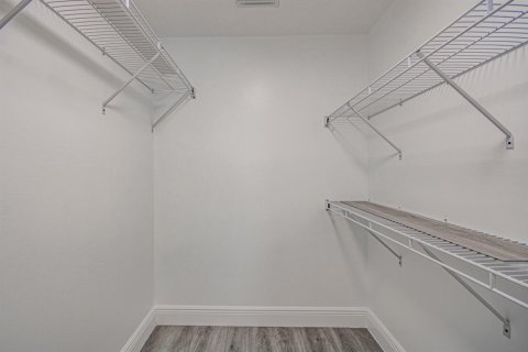 Condo in Lake Worth, Florida, 2 bedrooms  № 2187601 - photo 9