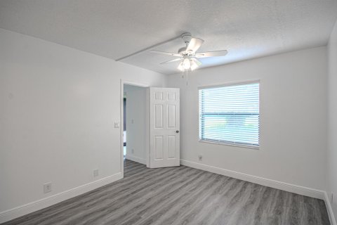 Condo in Lake Worth, Florida, 2 bedrooms  № 2187601 - photo 6