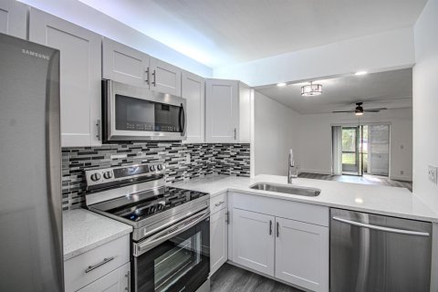Condo in Lake Worth, Florida, 2 bedrooms  № 2187601 - photo 3