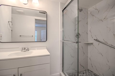Condo in Lake Worth, Florida, 2 bedrooms  № 2187601 - photo 11