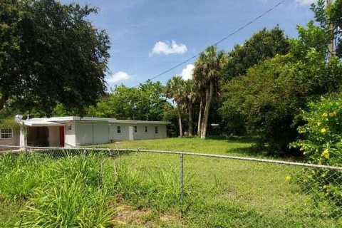 Propiedad comercial en alquiler en Fort Pierce, Florida, 2 dormitorios, 88.26 m2 № 1033672 - foto 1