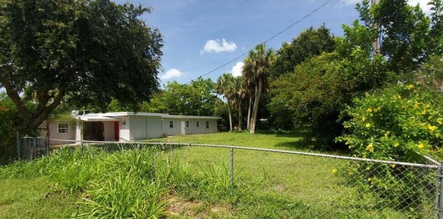 Propiedad comercial en Fort Pierce, Florida 2 dormitorios, 88.26 m2 № 1033672