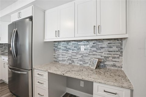 Condo in Redington Beach, Florida, 2 bedrooms  № 2232155 - photo 12