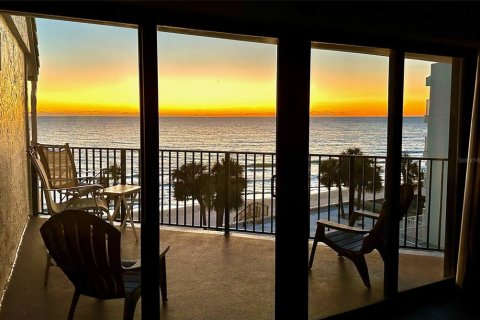 Condo in Redington Beach, Florida, 2 bedrooms  № 2232155 - photo 27