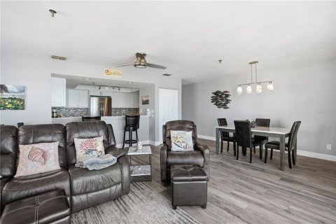 Condo in Redington Beach, Florida, 2 bedrooms  № 2232155 - photo 7
