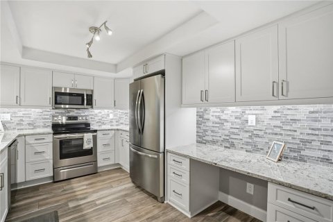 Condo in Redington Beach, Florida, 2 bedrooms  № 2232155 - photo 11