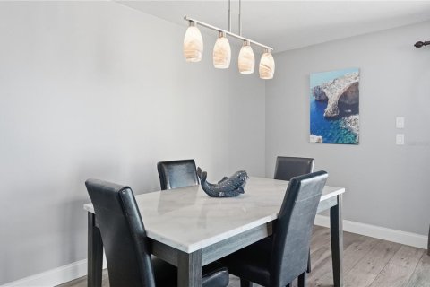 Condo in Redington Beach, Florida, 2 bedrooms  № 2232155 - photo 15