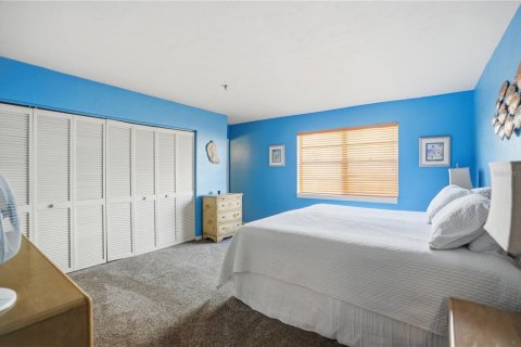 Condo in Redington Beach, Florida, 2 bedrooms  № 2232155 - photo 20