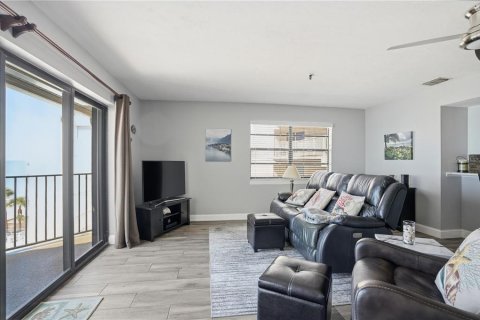 Condo in Redington Beach, Florida, 2 bedrooms  № 2232155 - photo 5