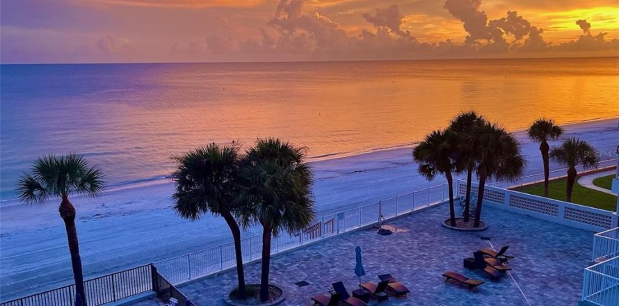 Condo in Redington Beach, Florida, 2 bedrooms  № 2232155