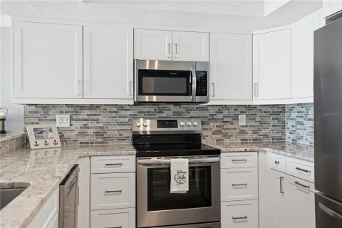 Condo in Redington Beach, Florida, 2 bedrooms  № 2232155 - photo 13